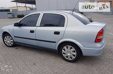 Седан Opel Astra 2004 в Черновцах