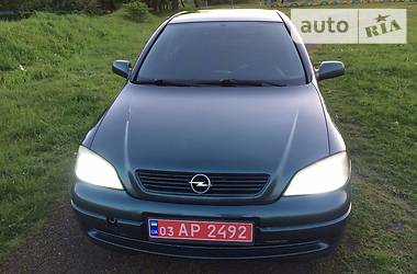 Седан Opel Astra 2004 в Луцке