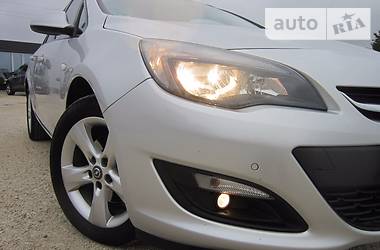 Универсал Opel Astra 2014 в Тернополе