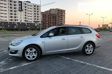 Универсал Opel Astra 2014 в Львове