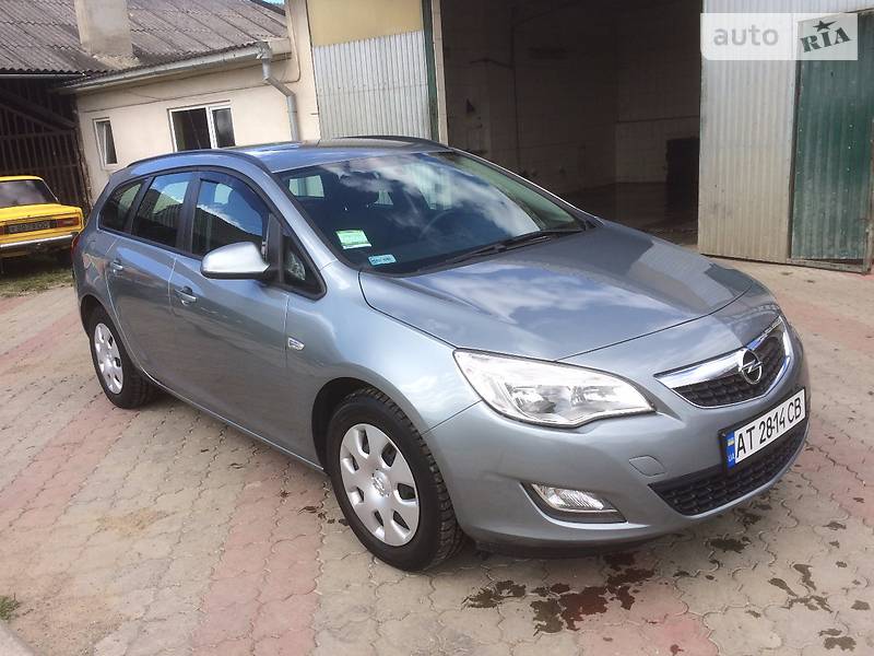 Универсал Opel Astra 2012 в Косове