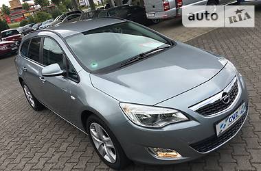 Универсал Opel Astra 2011 в Ивано-Франковске