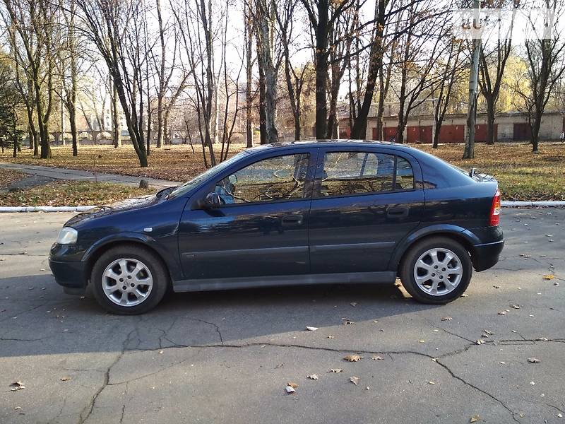 Хэтчбек Opel Astra 2002 в Горловке