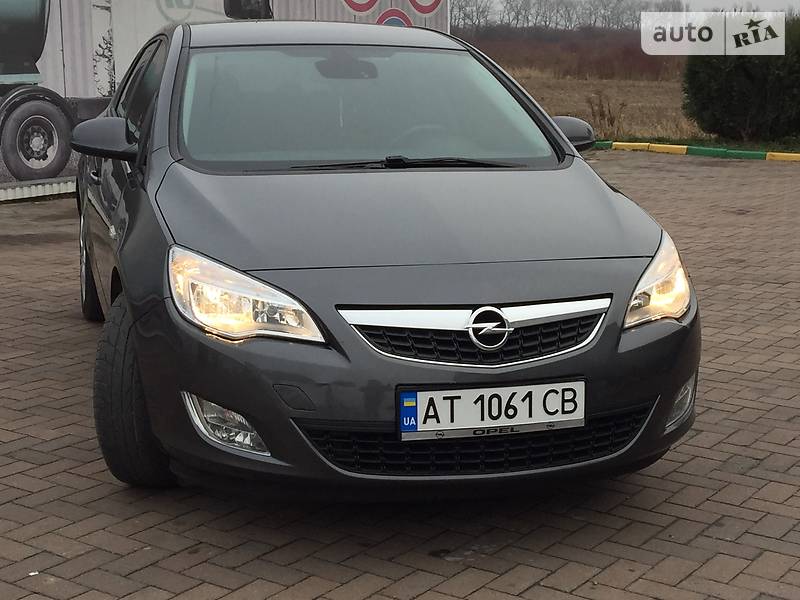 Хэтчбек Opel Astra 2011 в Снятине
