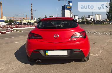 Хетчбек Opel Astra 2012 в 