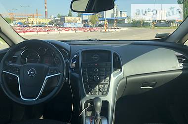 Хетчбек Opel Astra 2012 в 