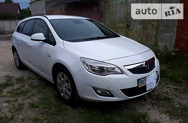 Универсал Opel Astra 2011 в Тернополе