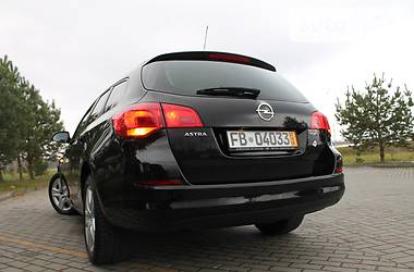 Универсал Opel Astra 2012 в Дрогобыче