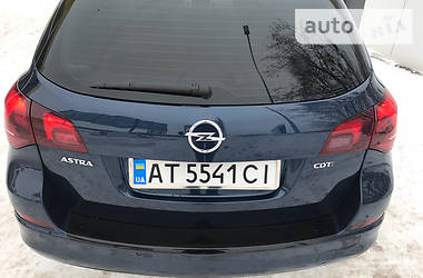 Универсал Opel Astra 2011 в Коломые