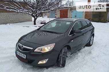 Универсал Opel Astra 2012 в Чернигове