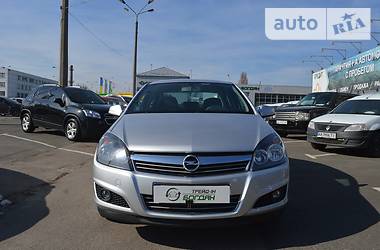 Седан Opel Astra 2014 в Киеве