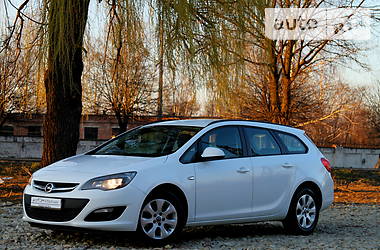 Универсал Opel Astra 2013 в Трускавце