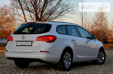 Универсал Opel Astra 2013 в Трускавце