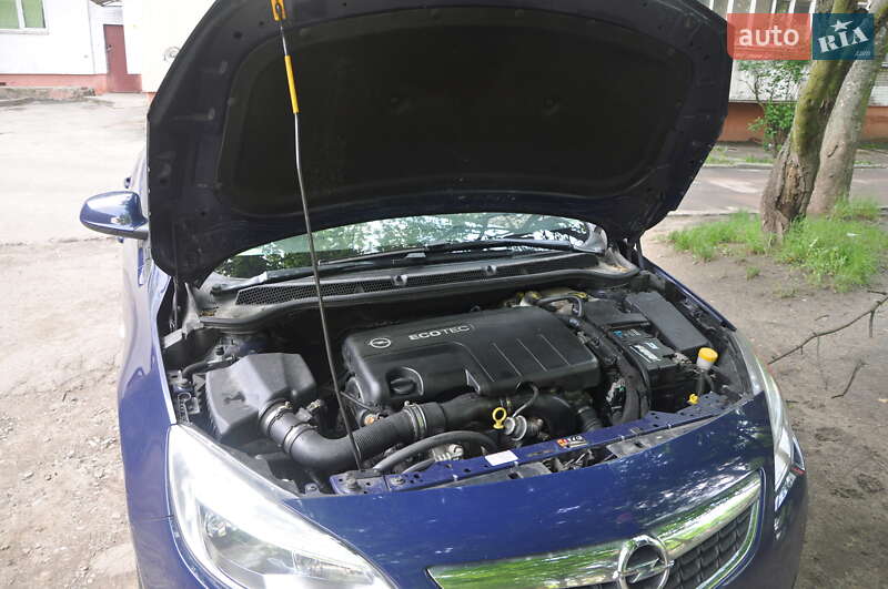 Універсал Opel Astra 2012 в Львові