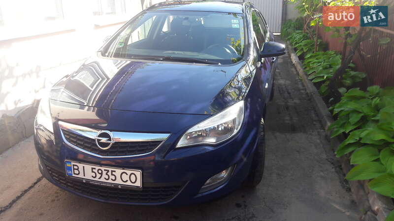 Универсал Opel Astra 2011 в Кобеляках