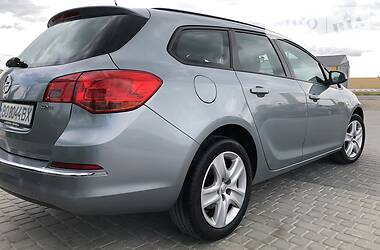 Універсал Opel Astra 2013 в 