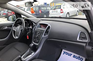 Універсал Opel Astra 2013 в 