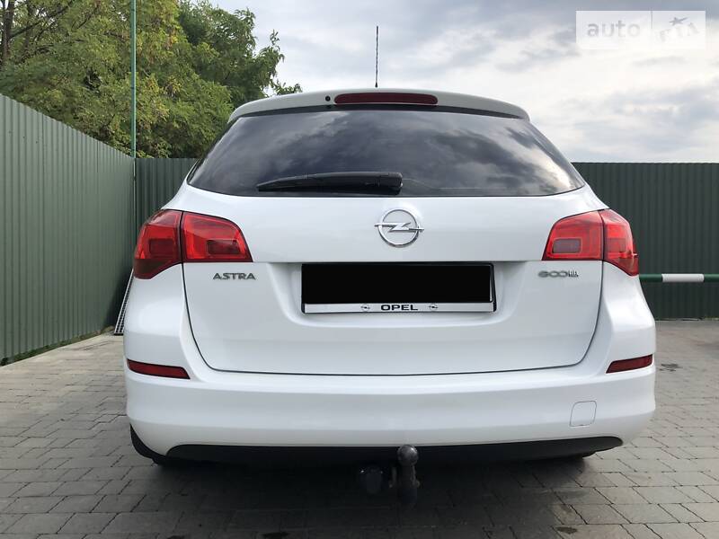 Універсал Opel Astra 2011 в Мукачевому