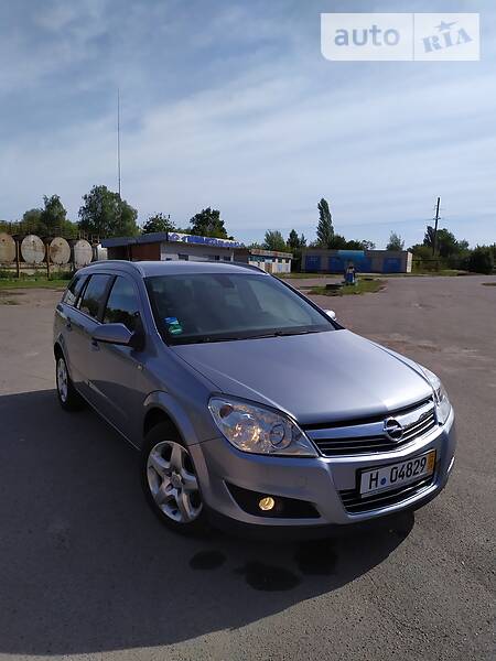 Универсал Opel Astra 2008 в Нововолынске