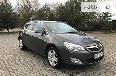 Хэтчбек Opel Astra 2012 в Самборе