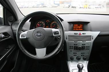 Хэтчбек Opel Astra 2012 в Киеве