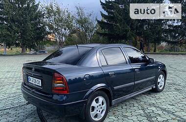 Седан Opel Astra 2004 в Ровно