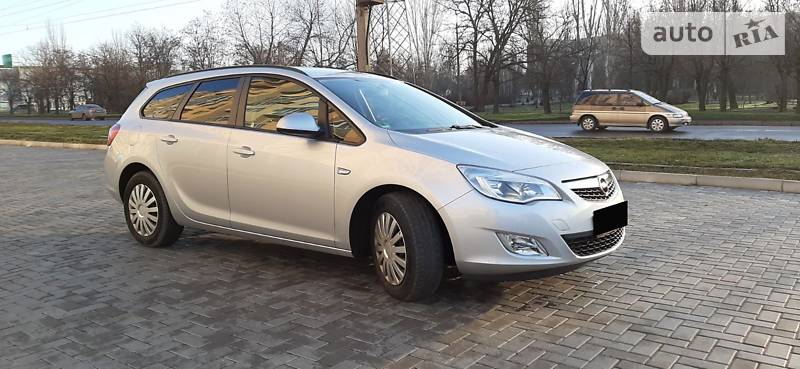 Універсал Opel Astra 2011 в Херсоні