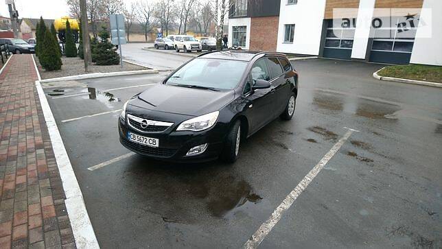 Універсал Opel Astra 2011 в Чернігові