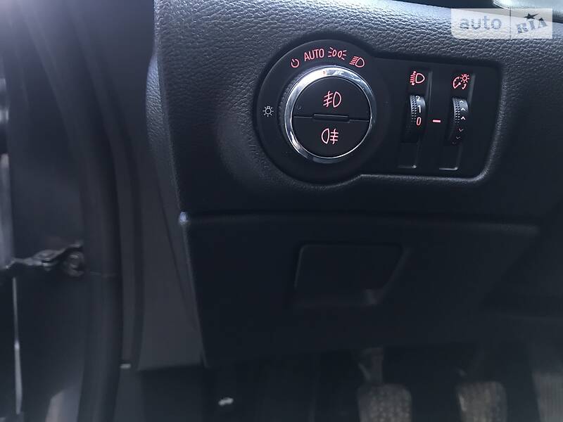Універсал Opel Astra 2011 в Тернополі