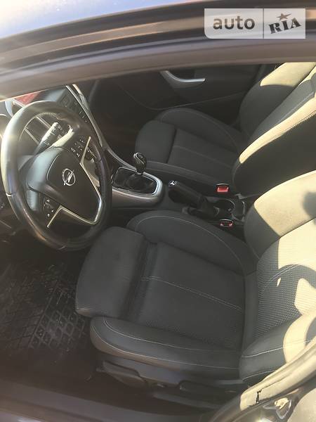 Універсал Opel Astra 2011 в Тернополі