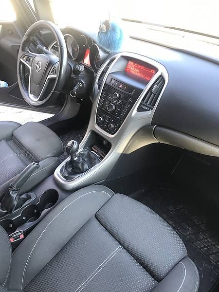 Універсал Opel Astra 2011 в Тернополі