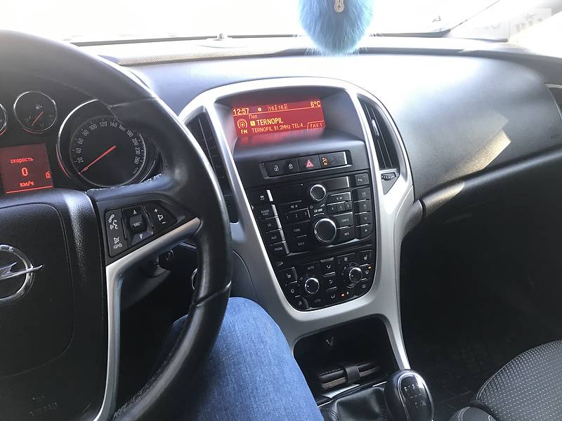 Універсал Opel Astra 2011 в Тернополі