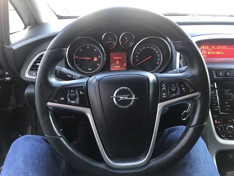 Універсал Opel Astra 2011 в Тернополі