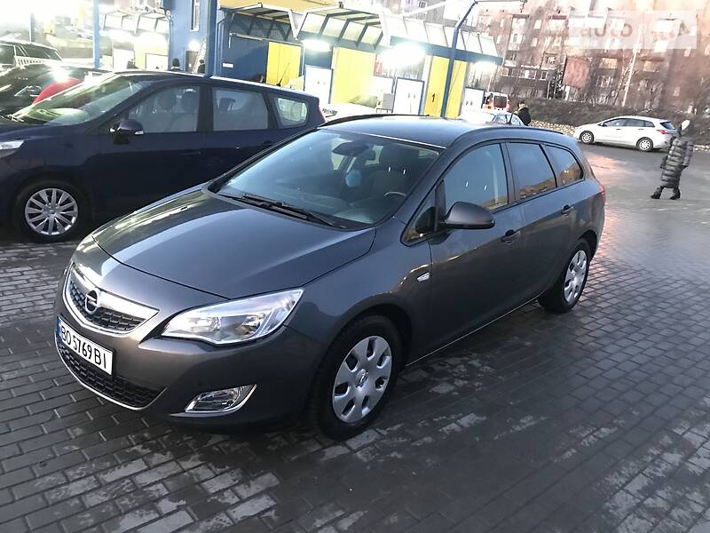 Універсал Opel Astra 2011 в Тернополі