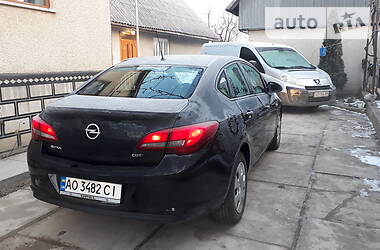 Седан Opel Astra 2015 в Хусте