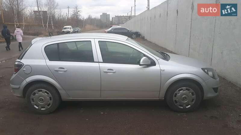 Хетчбек Opel Astra 2012 в Новому Розділі