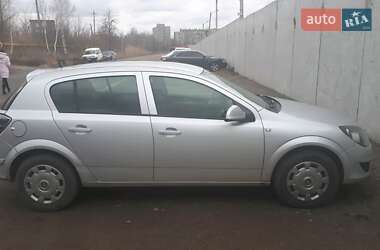 Хэтчбек Opel Astra 2012 в 