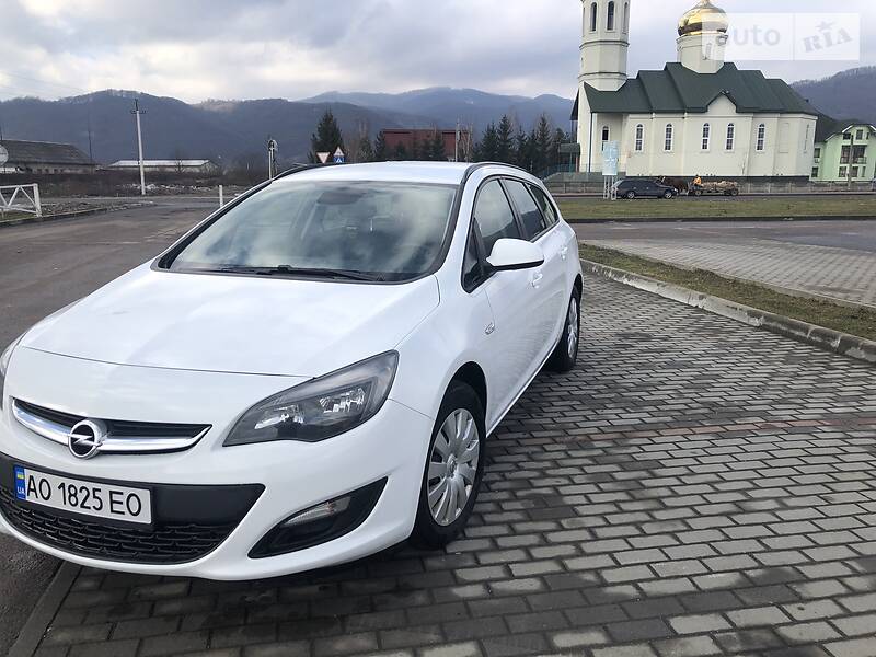Універсал Opel Astra 2013 в Хусті
