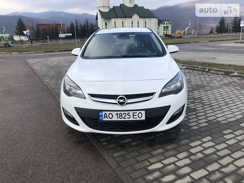 Універсал Opel Astra 2013 в Хусті