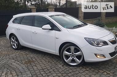 Универсал Opel Astra 2012 в Калуше