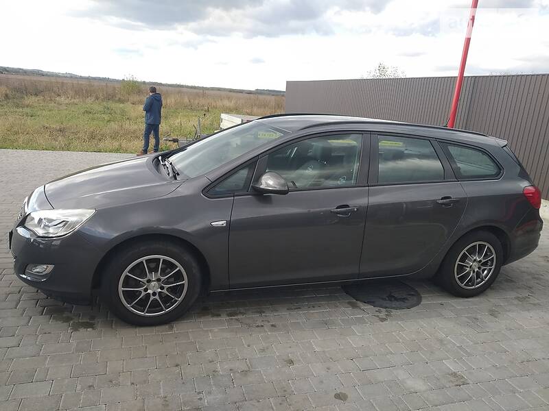 Универсал Opel Astra 2011 в Коломые