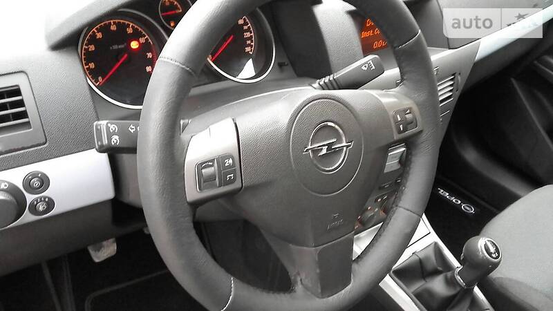 Універсал Opel Astra 2005 в Луцьку
