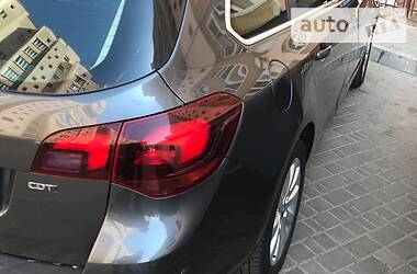 Універсал Opel Astra 2012 в 