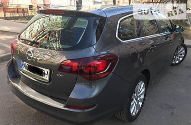 Універсал Opel Astra 2012 в 