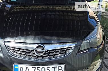 Універсал Opel Astra 2012 в 