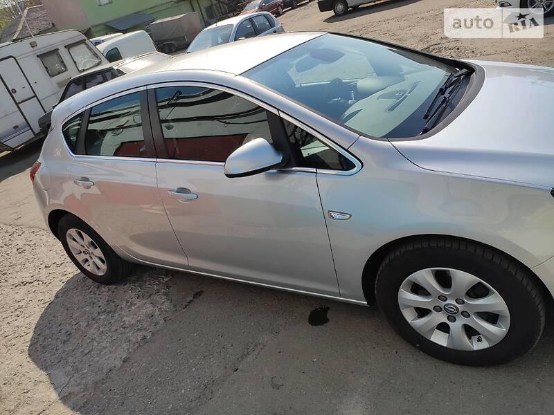 Хетчбек Opel Astra 2014 в Львові