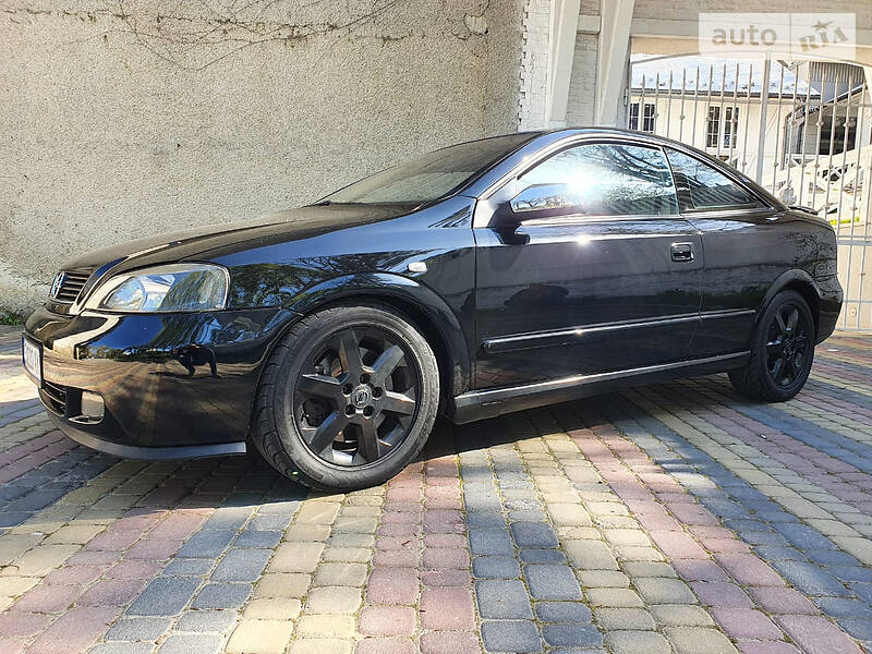 Купе Opel Astra 2004 в Чернівцях