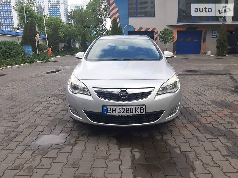 Универсал Opel Astra 2011 в Одессе