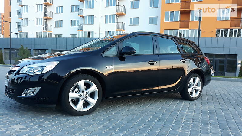 Універсал Opel Astra 2011 в Вінниці