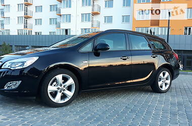 Універсал Opel Astra 2011 в 